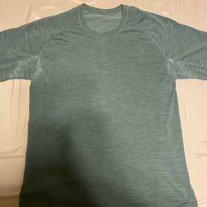 Men’s Lululemon shirt
